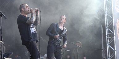 PHILIP ANSELMO & SATYRICON Frontman Perform 'I'm Broken'