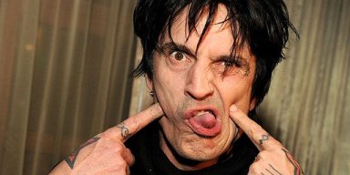  TOMMY LEE Makes Fun Of TRUMP For Dodging Questions About The Bible 