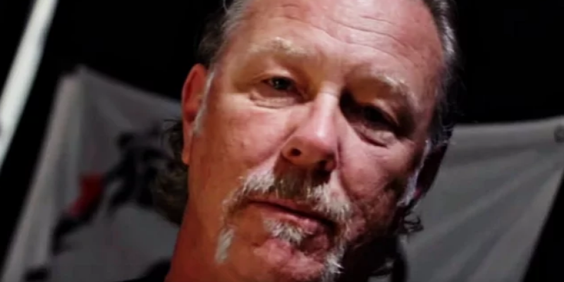 METALLICA's JAMES HETFIELD Demonstrate His White Fang Custom Flow Pick