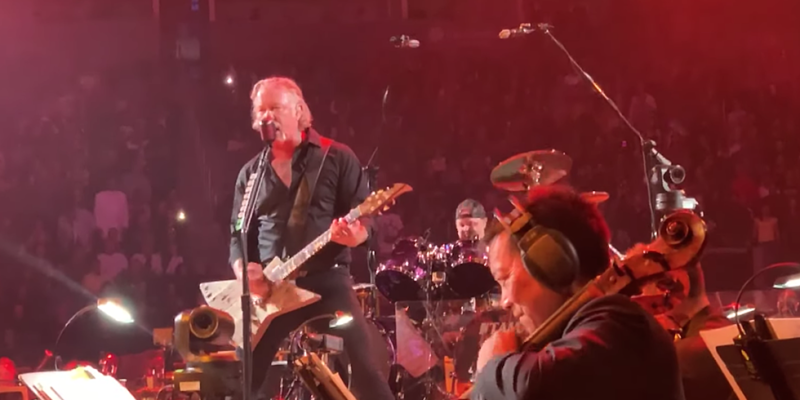 METALLICA PERFORMS WITH SYMPHONY