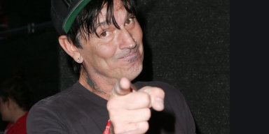  TOMMY LEE Tells DONALD TRUMP: 'Eat A D**k' 