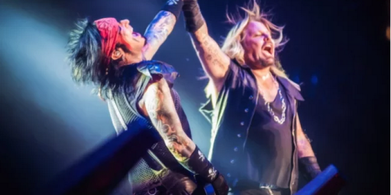 MÖTLEY CRÜE WORKING WITH TRAINERS + NUTRITIONISTS