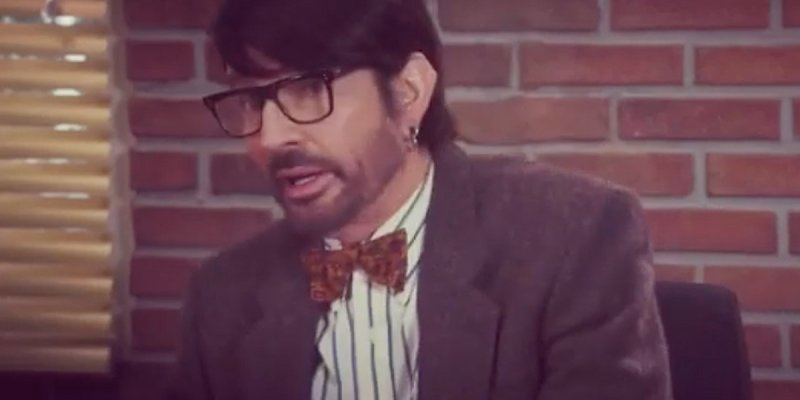 TOMMY LEE PLAYS COLLEGE PROFESSOR