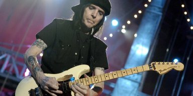MICK MARS Solo Album Is Ready; MÖTLEY CRÜE Fans Will Get What They’re Expecting 