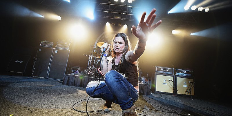 LIFE OF AGONY's MINA 'Is Not Buying Into The Fear' Of Covid-19