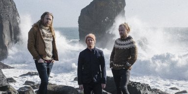 Árstíðir Shares Live Acoustic Performance via Club Weltenklang