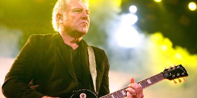 LIFESON DOESN'T FEEL INSPIRED TO PLAY MUSIC