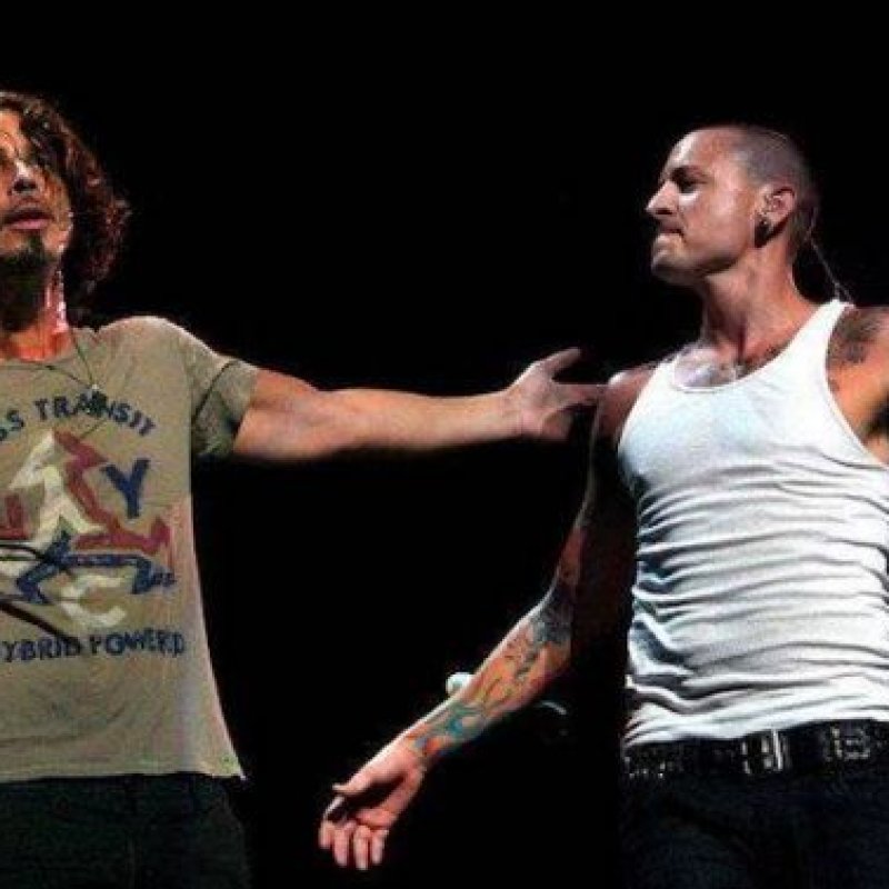 LINKIN PARK's Chester Bennington Commits Suicide On Chris Cornell's Birthday?