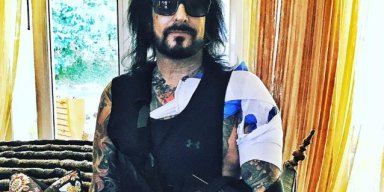 NIKKI SIXX Posts Graphic Footage Of Rotator Cuff Surgery (Video)