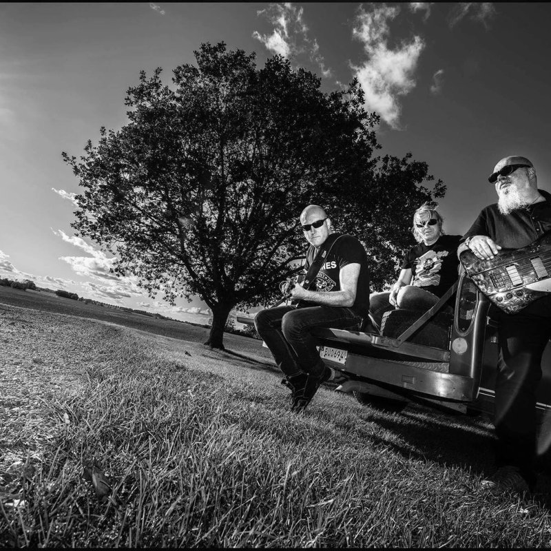 BÜRNER: Swedish hard rockers premiere new album "Baptized in Gasoline"