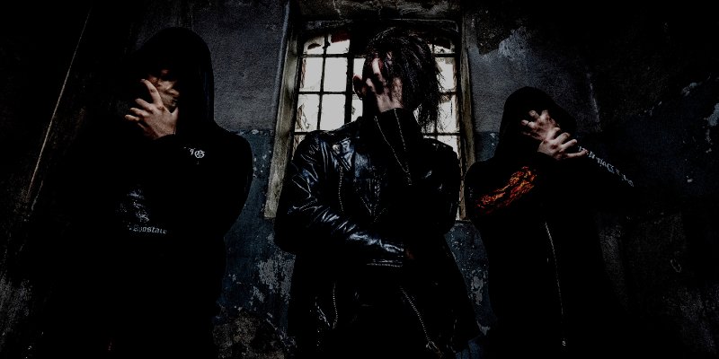 ISOLERT premiere new track at "Decibel" magazine's website - features members of SØRGELIG