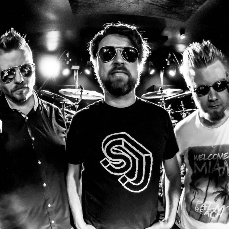 Bom Lulu combines traditional Finnish rock and Nu metal groove