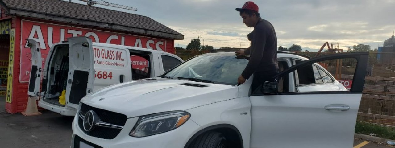 Wind Auto Glass