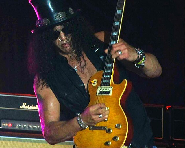 Slash_live_in_Rome_by_Paride.jpg