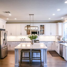 custom-vs-prefab-cabinets-which-kitchen-cabinet-option-is-best